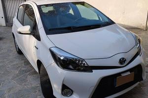 Toyota Yaris 1.5 Hybrid Lounge Automatica 5P-2014