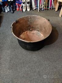 Antico calderone in rame