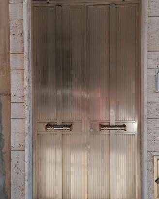 Porta in alluminio per esterno 256×110 