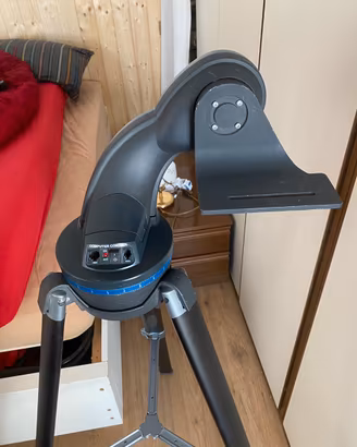 Treppiede telescopio Meade DS 2000 con Autostar