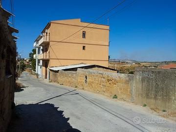 Casolare con terreno di perinenza