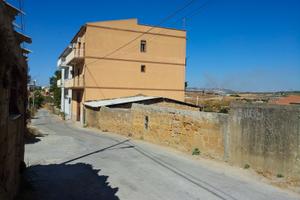 Casolare con terreno di perinenza