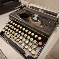 Macchina da scrivere Triumph