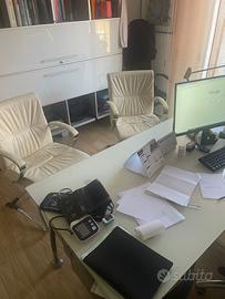 scrivania,libreria e 3 poltrone