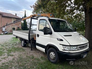 Daily con gru applicata su cassone