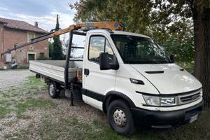 Daily con gru applicata su cassone