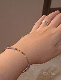 Bracciale dorato con perline sfaccettate lilla e s