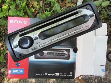 AUTORADIO SONY COME NUOVA CON CASSE E CONFEZIONE