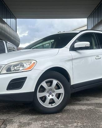 VOLVO XC60 D3 AWD Geartronic Momentum