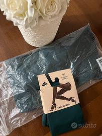 Maglia collo alto Intimissimi e collant Calzedonia