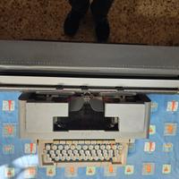 Macchina da scrivere olivetti linea 98