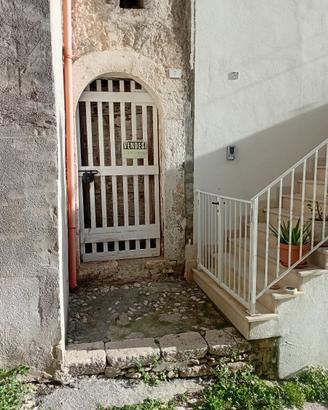 Locale deposito a Cagnano Varano