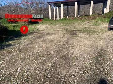 Immobile di 300 m² con 1 locale a Tufino