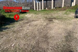 Immobile di 300 m² con 1 locale a Tufino