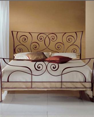 Letto matrimoniale in ferro battuto pieno