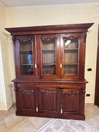 Elegante credenza con vetrina