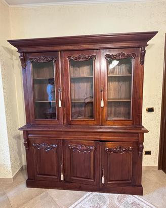 Elegante credenza con vetrina