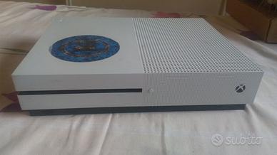 Xbox One S modello con lettore disco + joypad