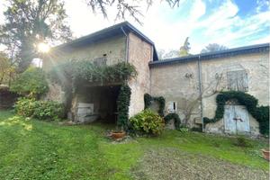 Rustico / Casale di 959 m² con più di 5 locali e b