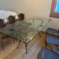 Tavolo in vetro temperato con sedie