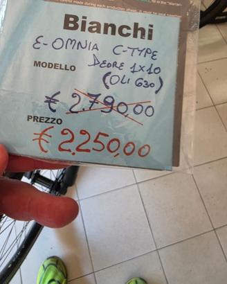 Bicicletta elettrica bianchi