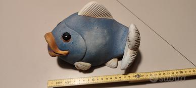 simpatica scultura in terracotta forma di pesce