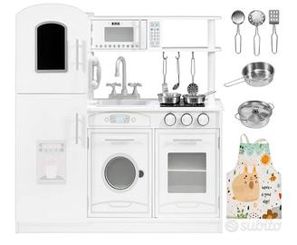 Cucina giocattolo in legno