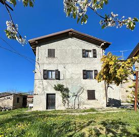 CASA DI CORTE A PAVULLO NEL FRIGNANO