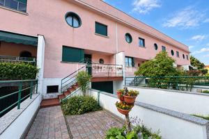 Villa a Schiera a Rovellasca 4 locali