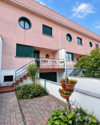 Villa a Schiera a Rovellasca 4 locali