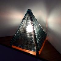 lampada piramide  