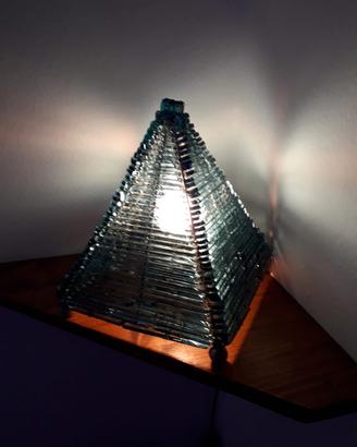 lampada piramide  