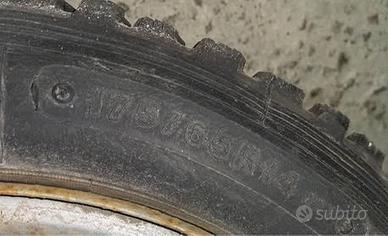 4 Gomme chiodate