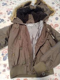 Giubbotto con cappuccio da donna 