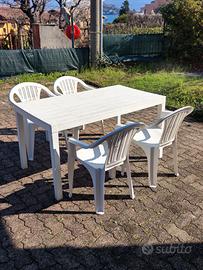 Tavolo da esterno più sedie 