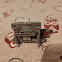 Gruppo chiusura porta lavastoviglie hotpoint arist