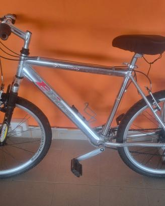 Bicicletta da montagna in alluminio #mtbc8g02