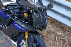 Yamaha R1M 2024 con accessori Yamaha