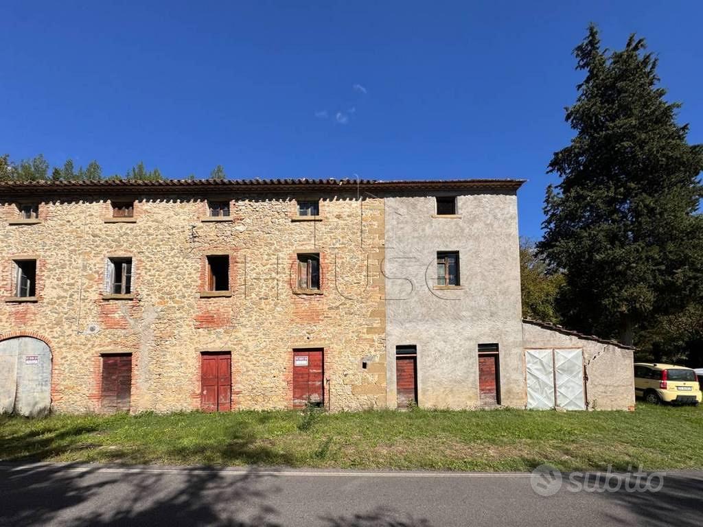Rustico / Casale di 330 m² con più di 5 locali a M - Vista 4