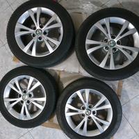 Cerchi in lega con gomme