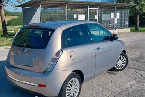 lancia ypsilon 2010 metano