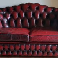 Divano chesterfield