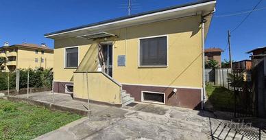 Villa di 117 m² con 3 locali e box auto a Galliate