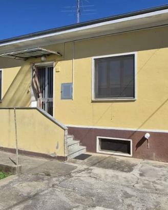 Villa di 117 m² con 3 locali e box auto a Galliate
