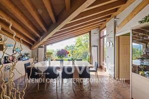 Villa di 375 m² con più di 5 locali a Gavirate
