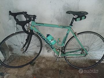 bicicletta bianchi colore Tiffany 