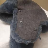 cappello in feltro grigio e paraorecchie in pelo s