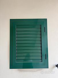Finestra in alluminio bianca + persiana verde
