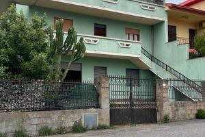 Arbus- Ampia indipendente con 2 Appartamenti