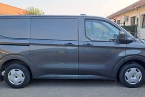 FORD  TRANSIT CUSTOM 2000 cc con gancio traino